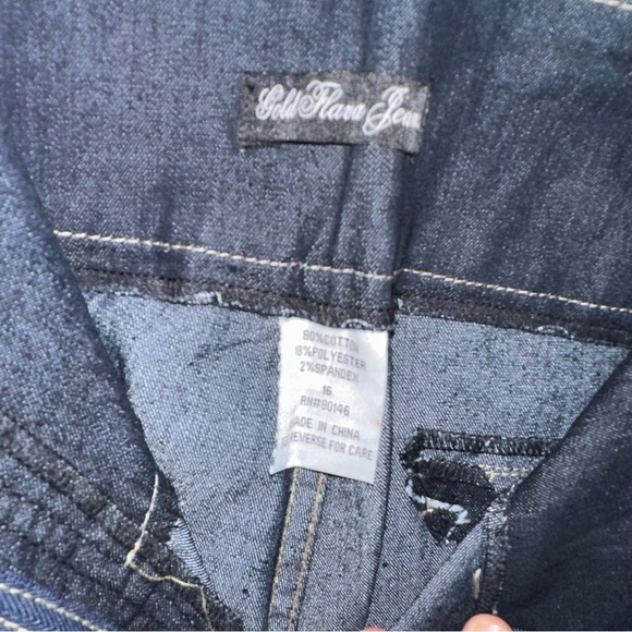 GOLD FLAVA JEANS. dark wash capris with wide leg. - Picture 5 of 6